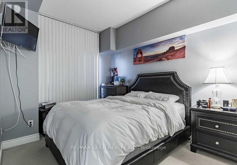 2001 - 223 Webb Drive, Mississauga, Ontario  L5B 0E8 - Photo 7 - W12059774