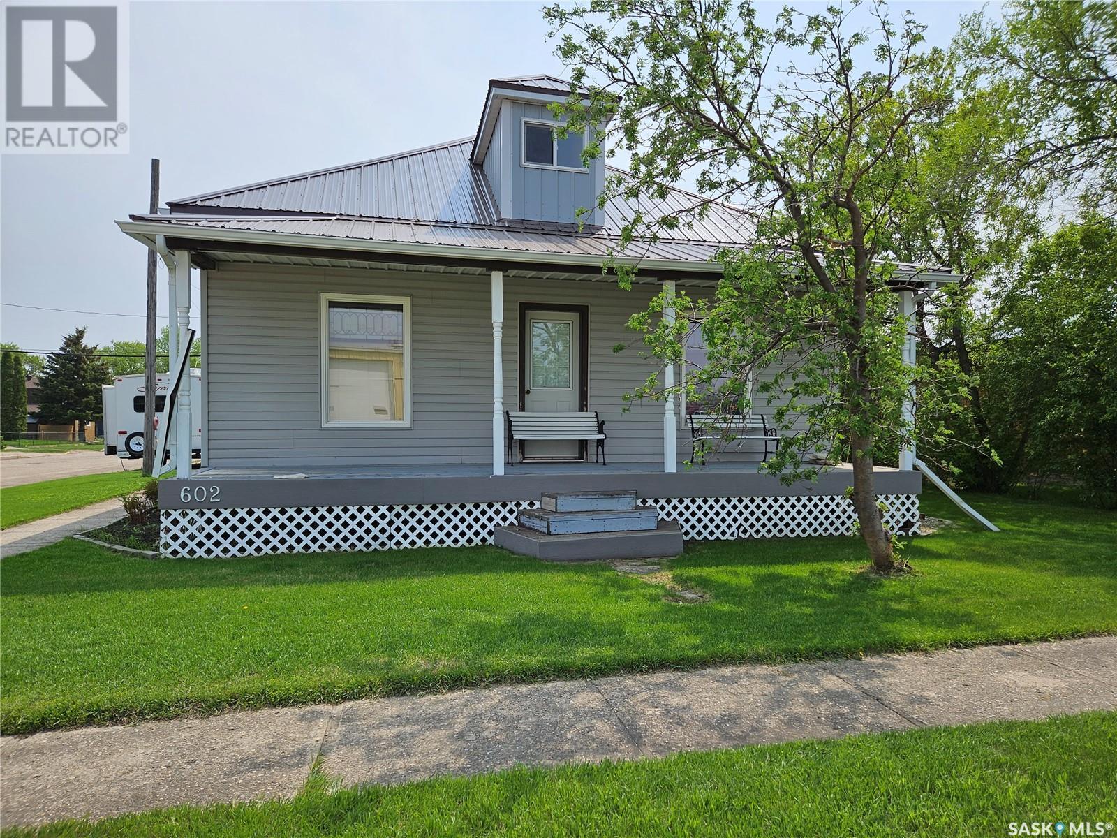 Property at 602 Railway AVENUE image 1