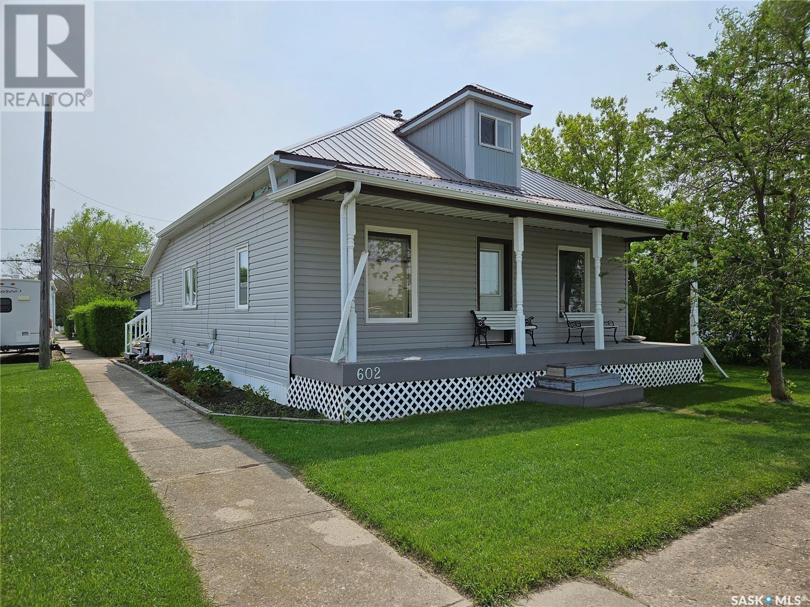 Property at 602 Railway AVENUE image 2