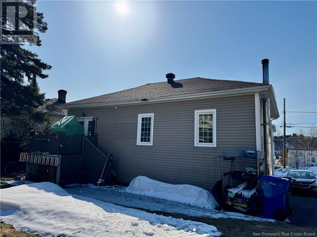 Property at 77 VENIOT Street image 4