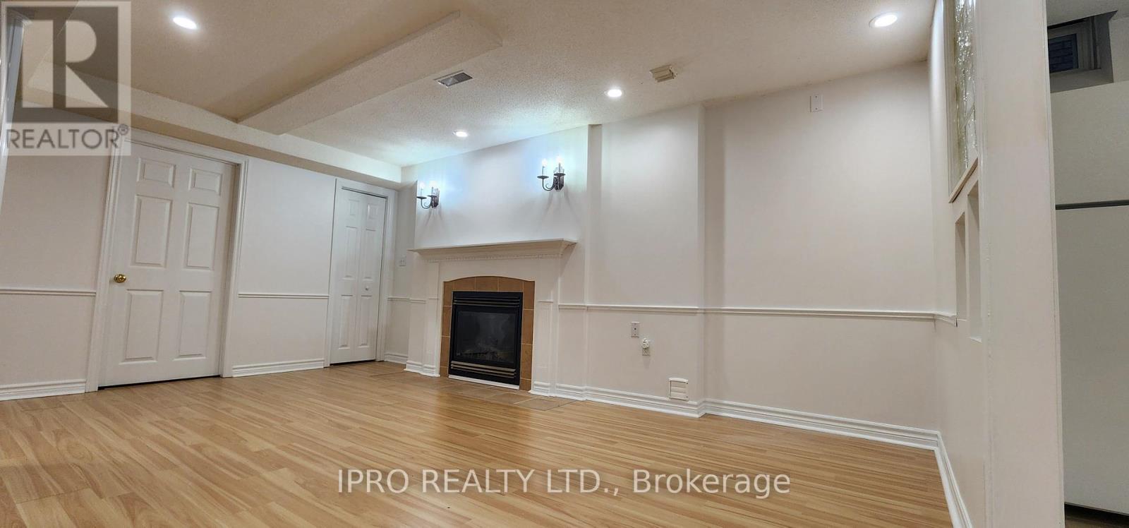 Bsmt - 4346 Spinningdale Court, Mississauga (East Credit), Ontario  L5M 3J8 - Photo 2 - W12059357