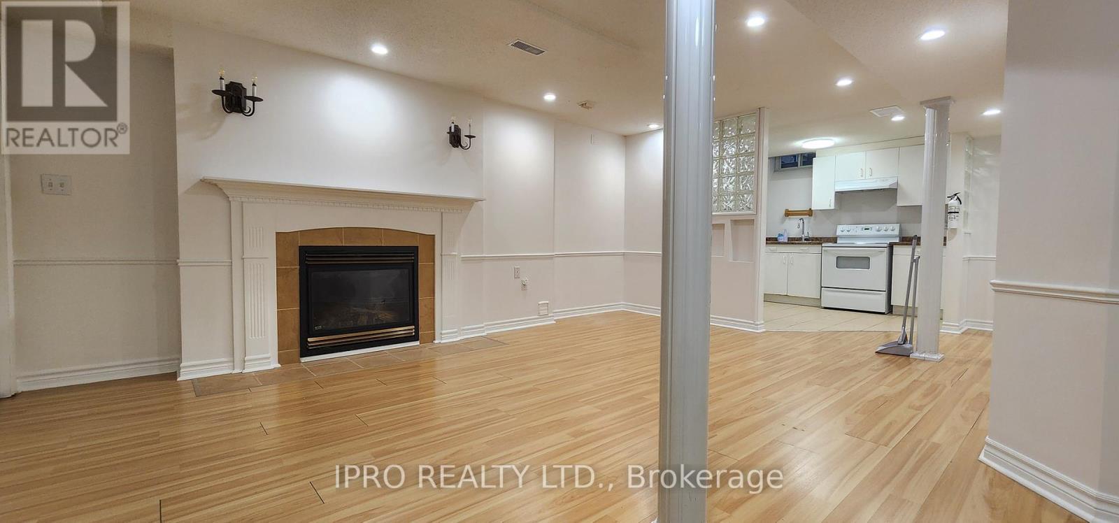Bsmt - 4346 Spinningdale Court, Mississauga (East Credit), Ontario  L5M 3J8 - Photo 3 - W12059357