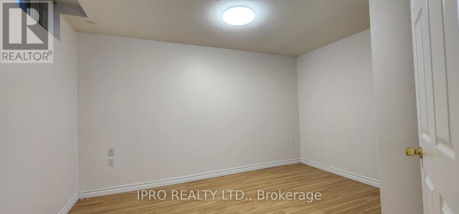 Bsmt - 4346 Spinningdale Court, Mississauga (East Credit), Ontario  L5M 3J8 - Photo 4 - W12059357