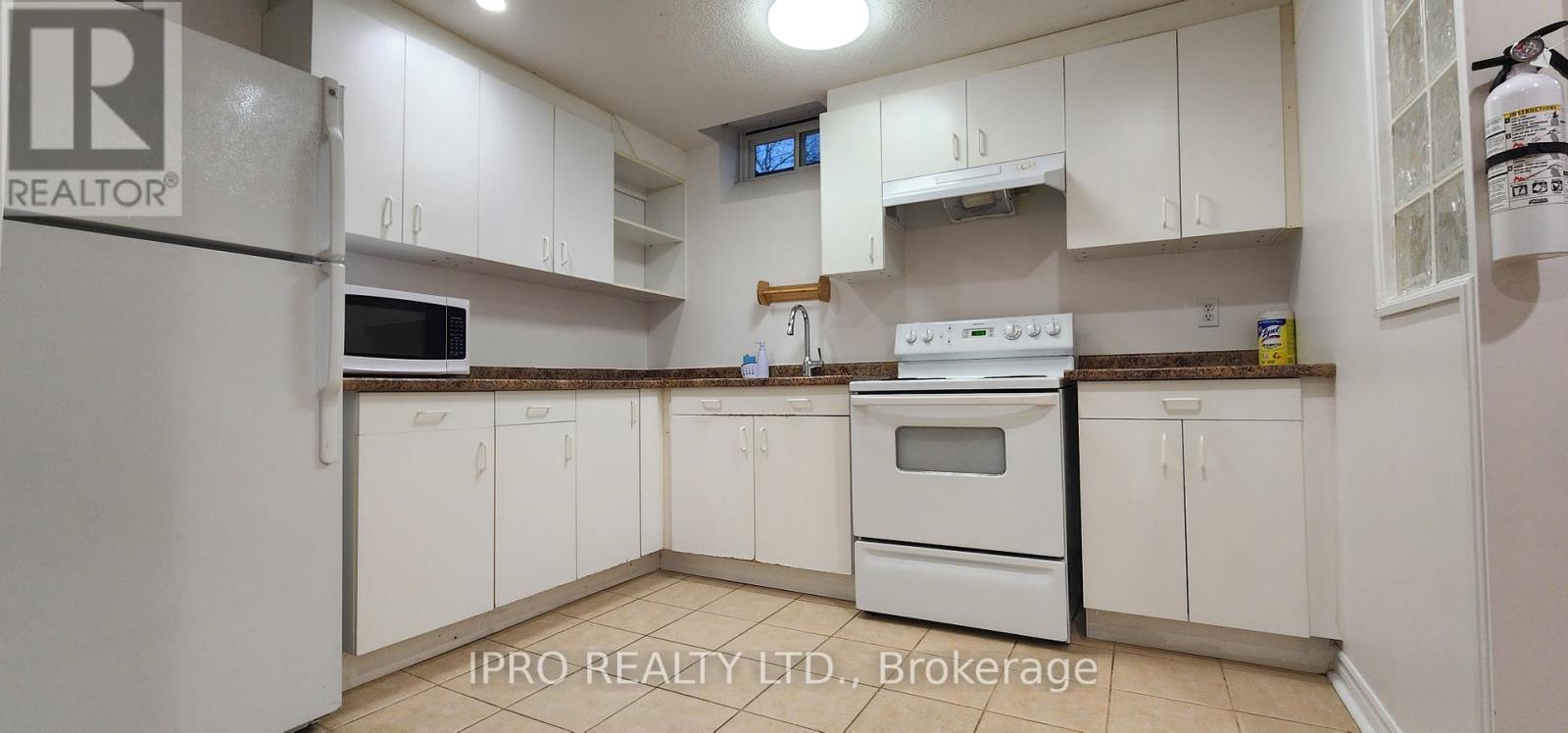 Bsmt - 4346 Spinningdale Court, Mississauga (East Credit), Ontario  L5M 3J8 - Photo 5 - W12059357