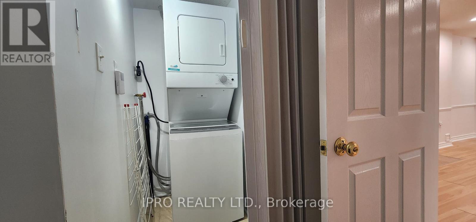 Bsmt - 4346 Spinningdale Court, Mississauga (East Credit), Ontario  L5M 3J8 - Photo 9 - W12059357