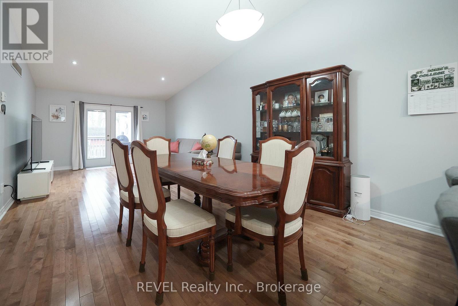 3 - 560 Grey Street, Brantford, Ontario  N3S 0C4 - Photo 11 - X12059813