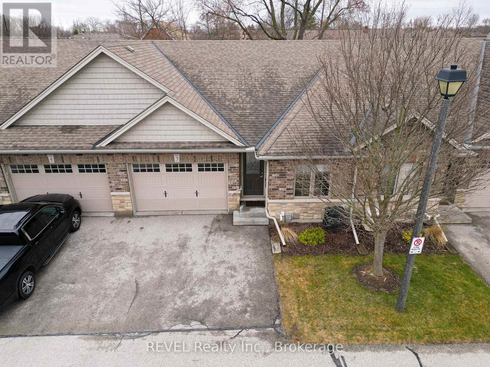 3 - 560 Grey Street, Brantford, Ontario  N3S 0C4 - Photo 3 - X12059813