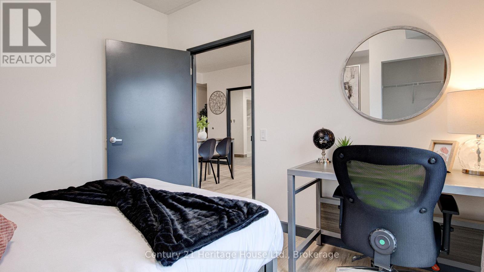 315 - 298 Hemlock Street, Waterloo, Ontario  N2L 0K8 - Photo 6 - X12059798