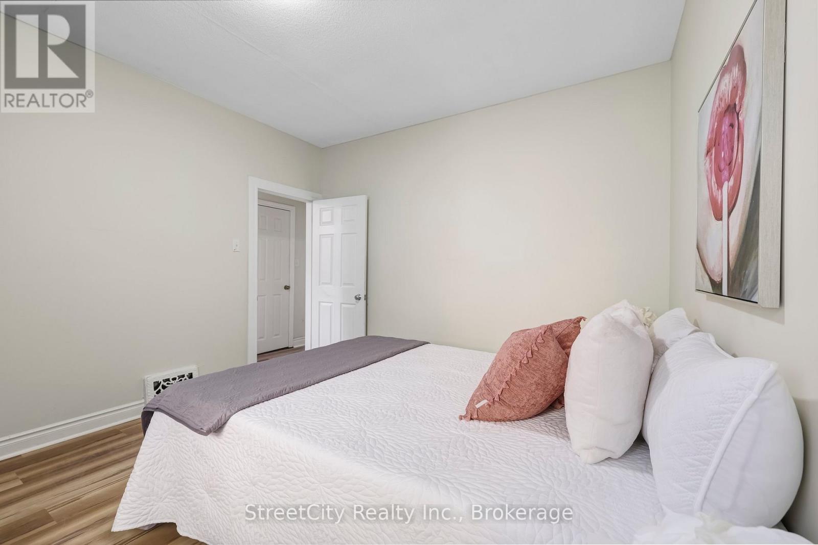 1 Milton Avenue, Hamilton, Ontario  L8L 6E5 - Photo 10 - X12059819
