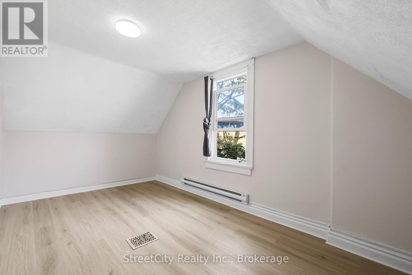 1 Milton Avenue, Hamilton, Ontario  L8L 6E5 - Photo 17 - X12059819