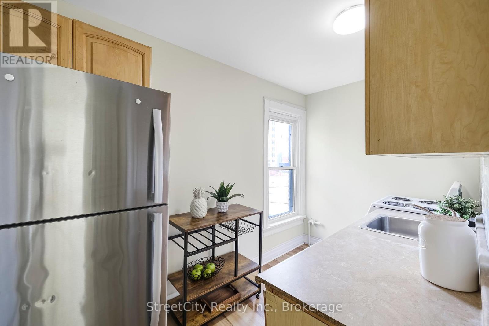 1 Milton Avenue, Hamilton, Ontario  L8L 6E5 - Photo 8 - X12059819