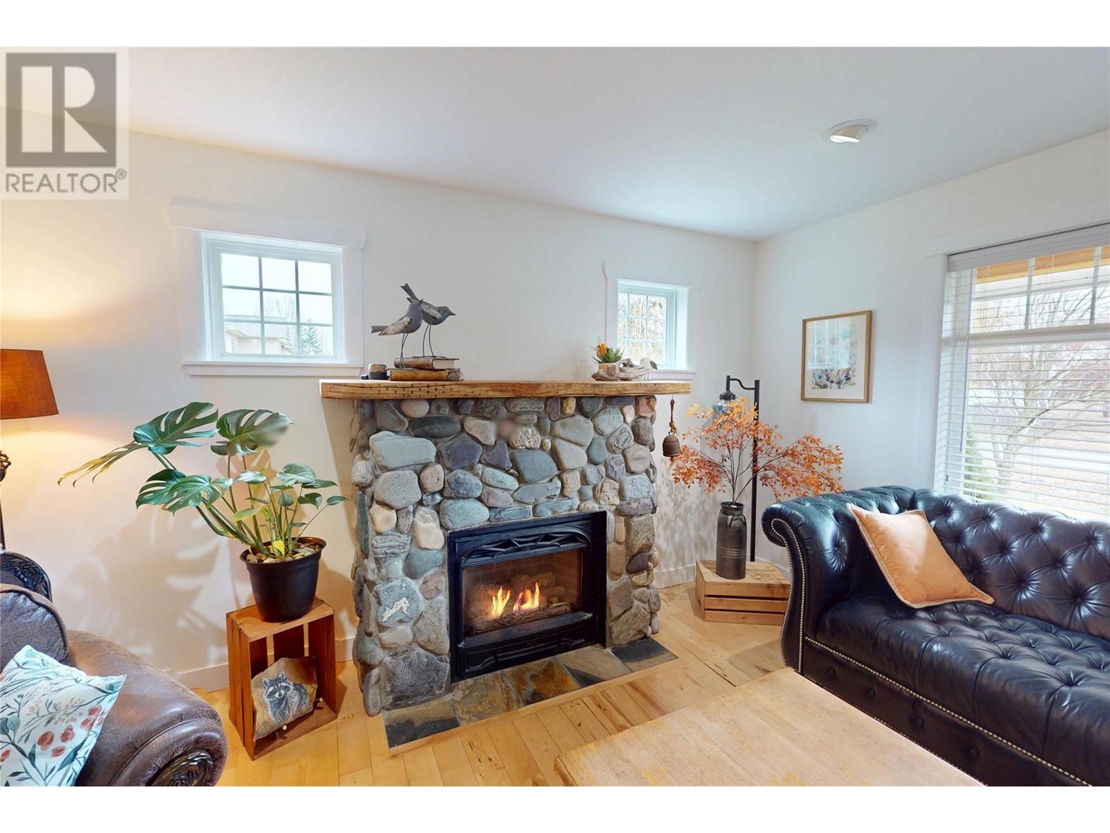 Property at 1324 8TH Avenue N image 2
