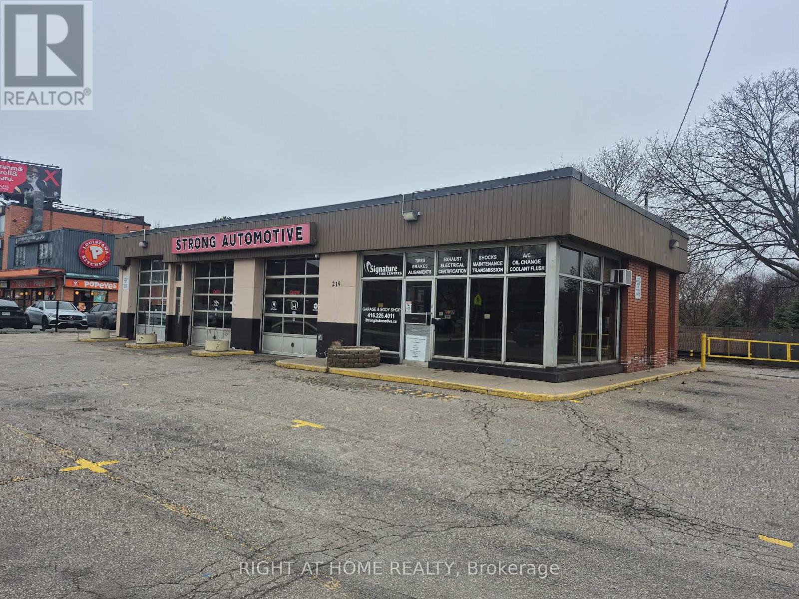 219 SHEPPARD AVENUE E, Toronto, Ontario
