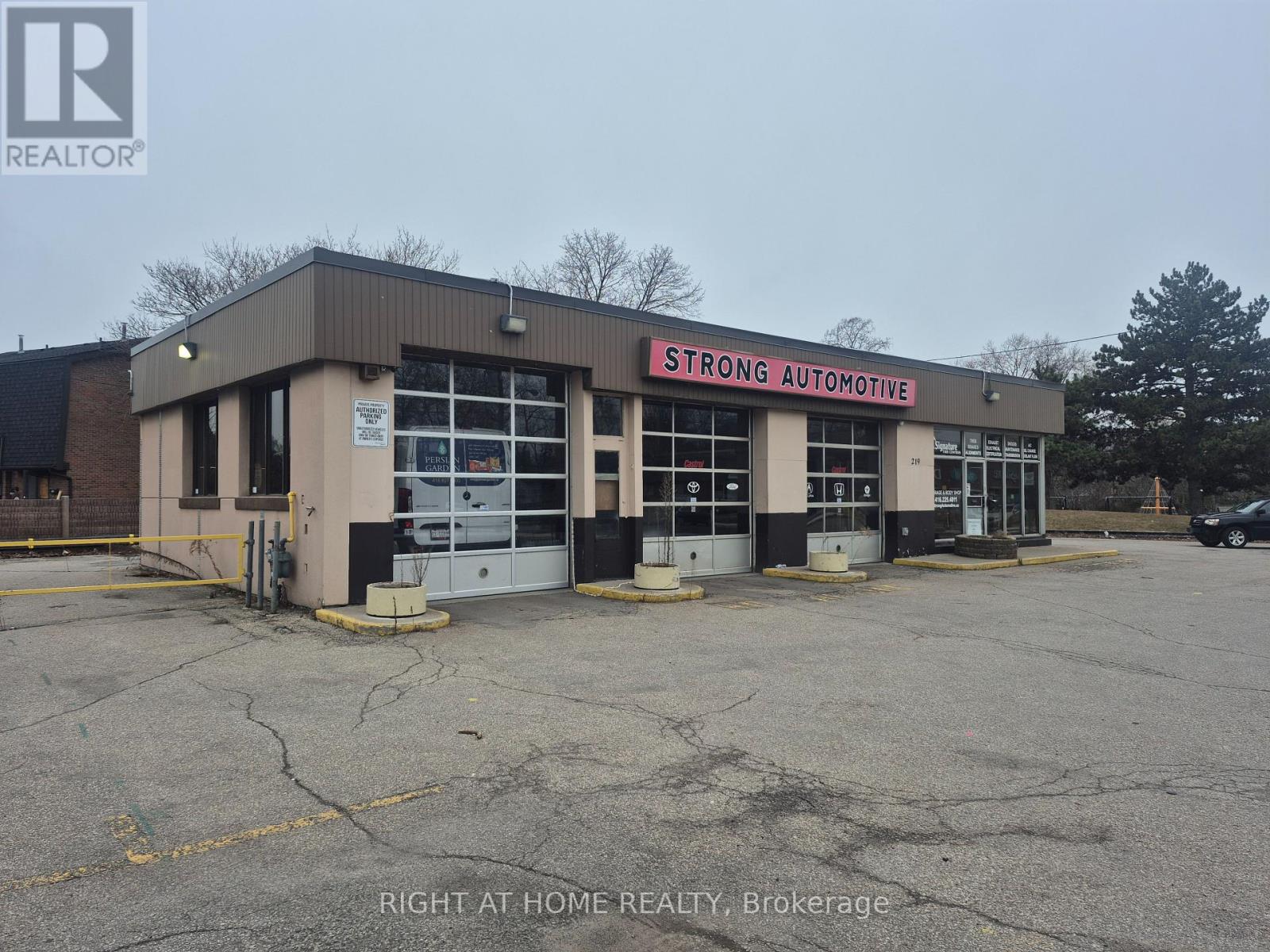 219 Sheppard Avenue E, Toronto, Ontario  M2N 3A8 - Photo 2 - C12059921