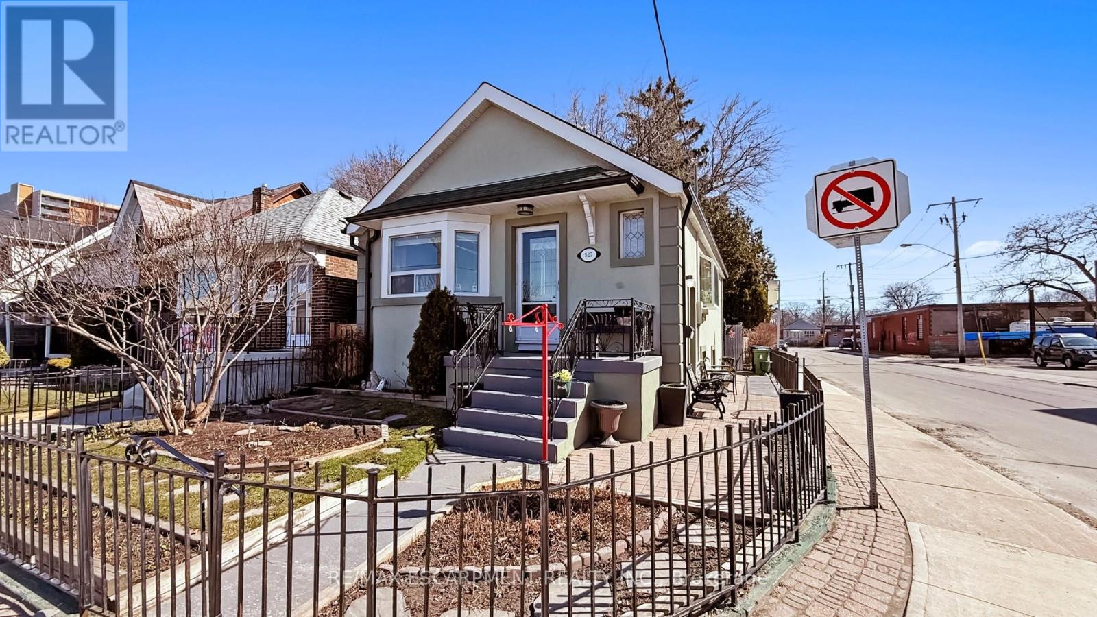 Property at 527 VICTORIA PARK AVENUE image 2