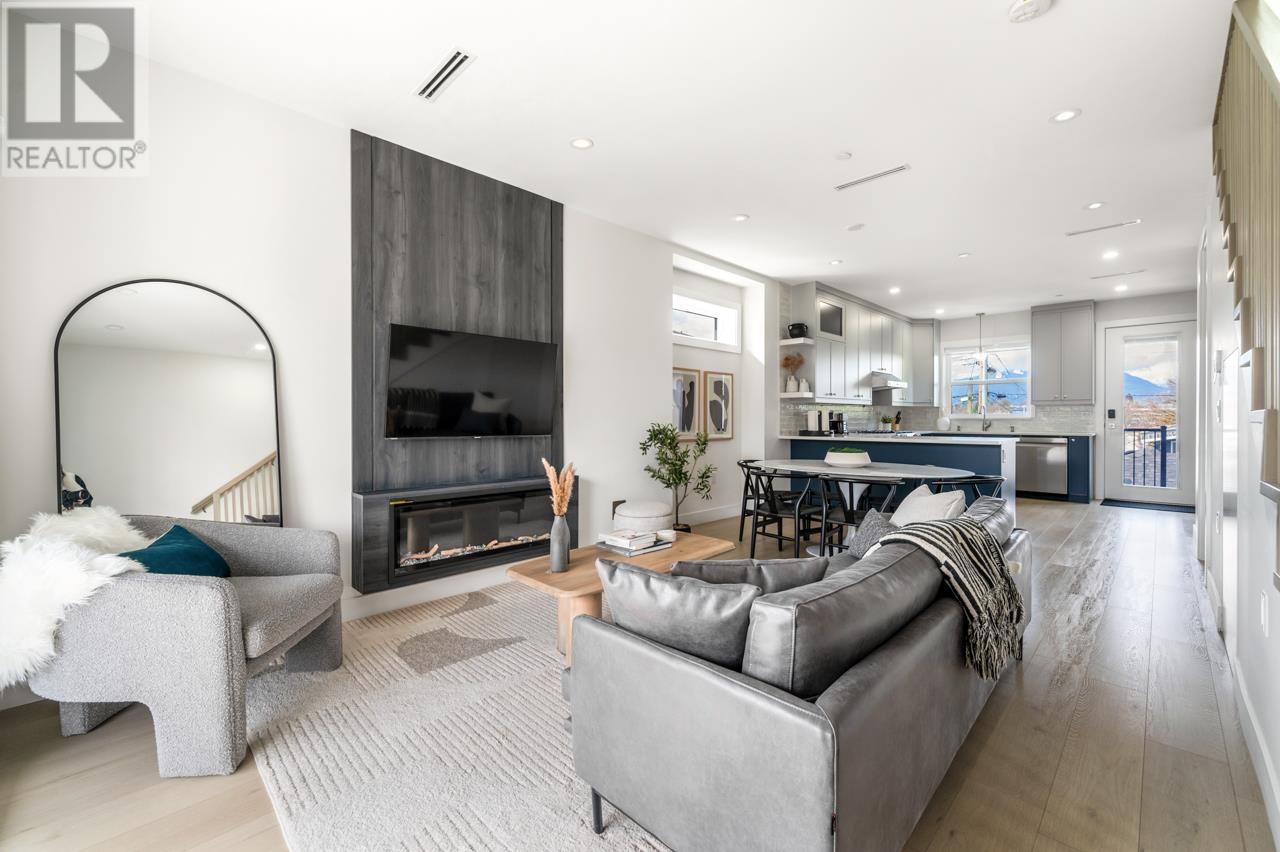 2889 E 19th Avenue, Vancouver, British Columbia  V5M 2S6 - Photo 4 - R2985173