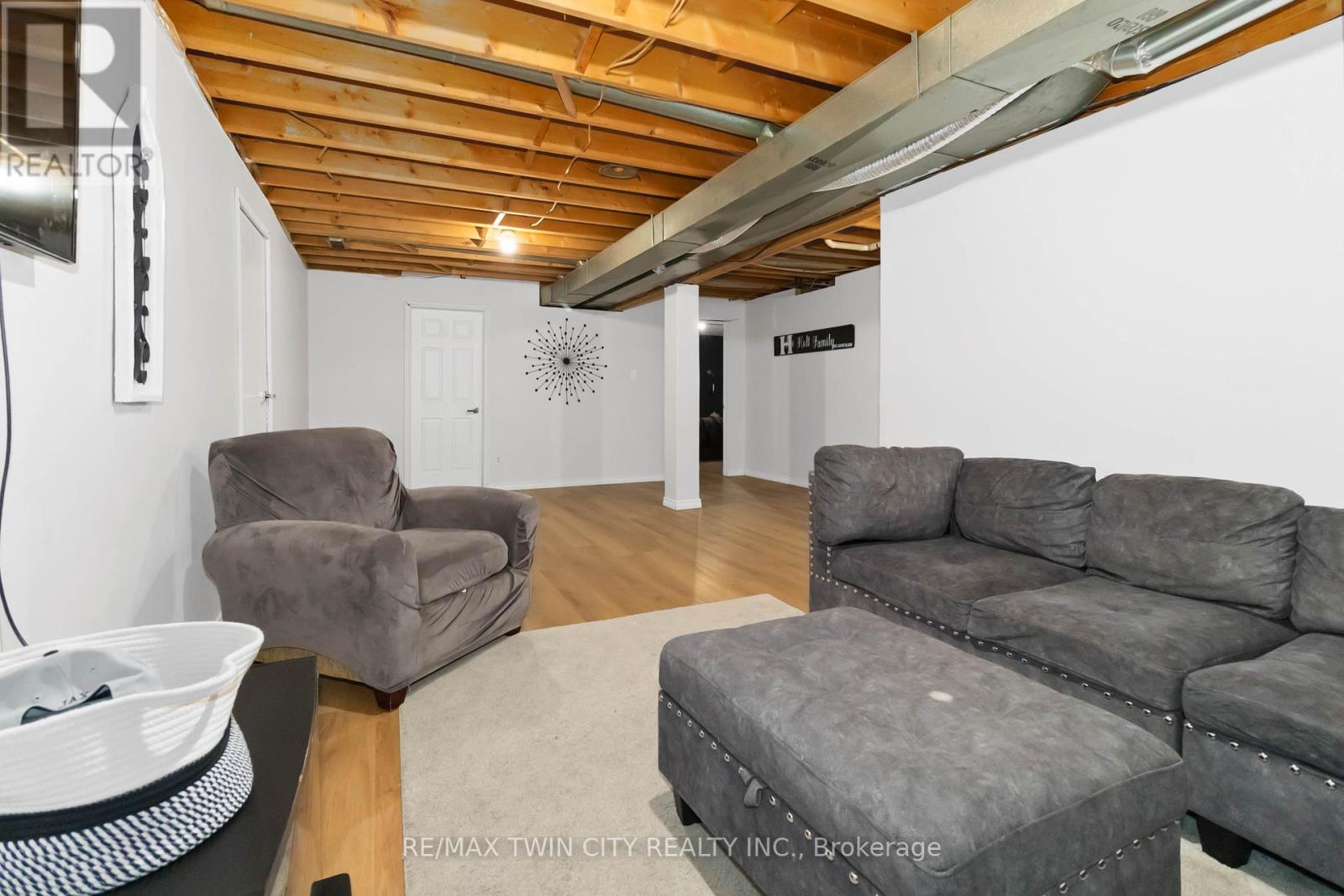 631 Mount Pleasant Road, Brant, Ontario  N3T 5L5 - Photo 24 - X12059808