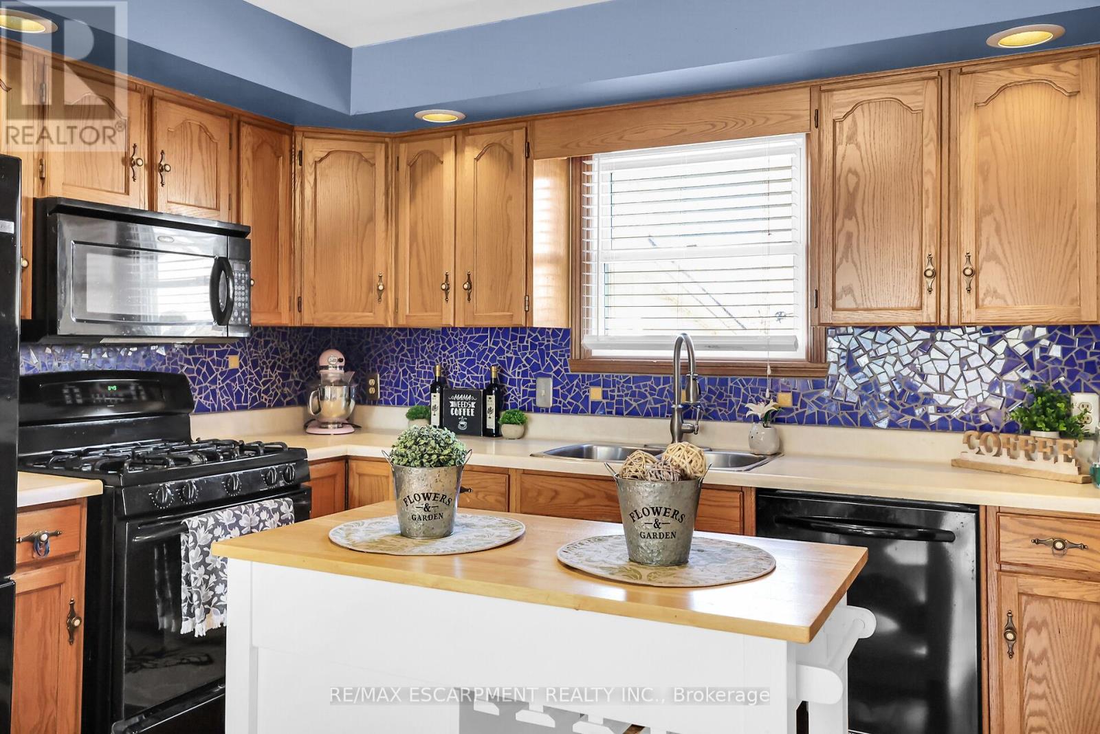 5001 Hillside Drive, Lincoln, Ontario  L3J 0L1 - Photo 7 - X12059898