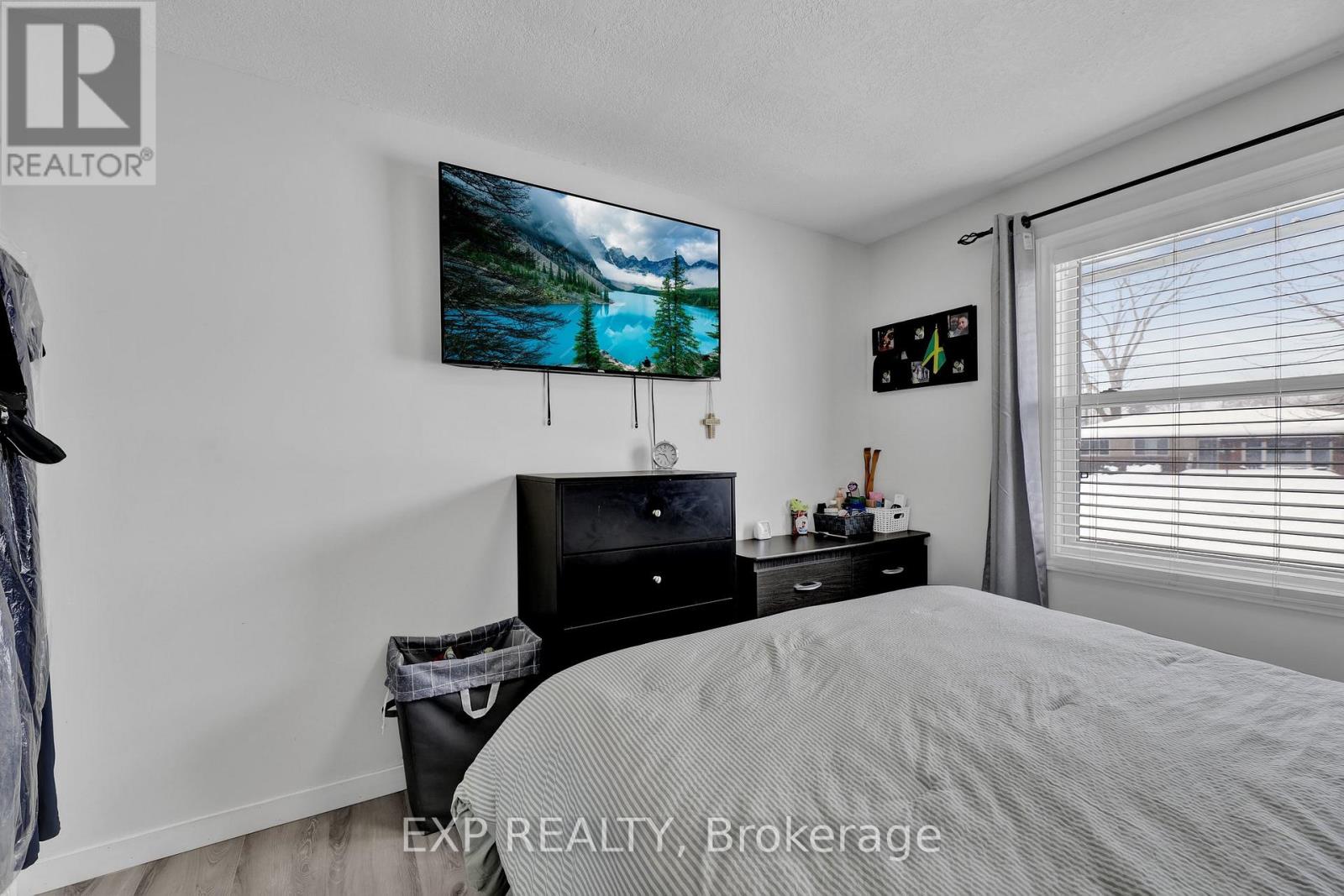 255 Edgewood Drive, Woodstock (Woodstock - North), Ontario  N4S 7P5 - Photo 12 - X12059932