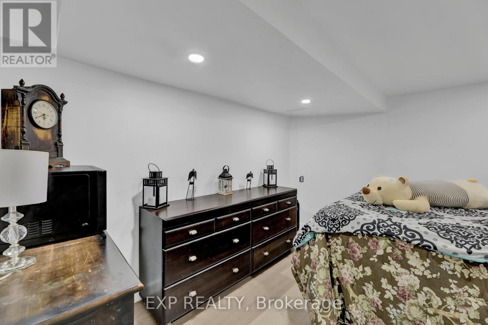 255 Edgewood Drive, Woodstock (Woodstock - North), Ontario  N4S 7P5 - Photo 18 - X12059932
