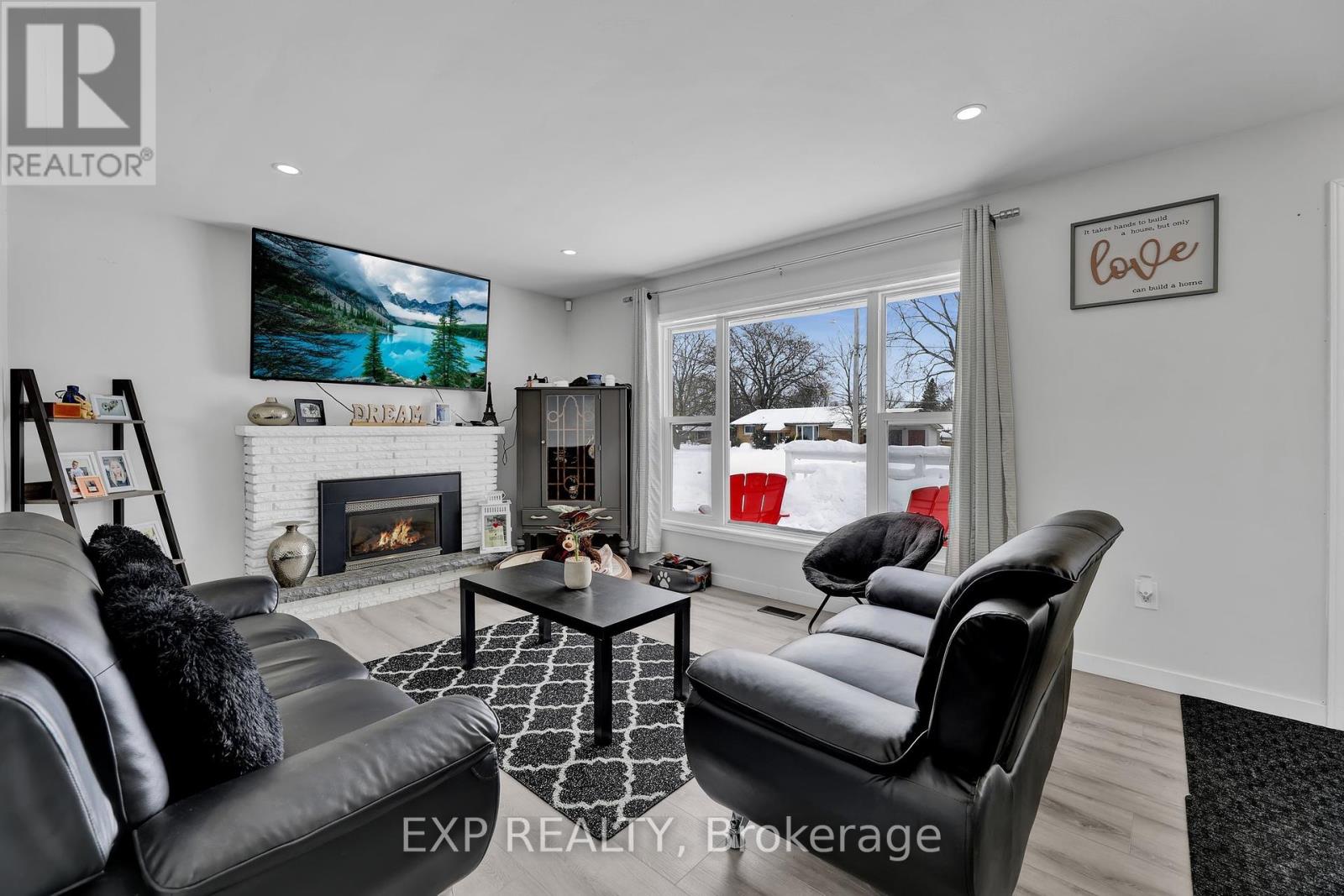 255 Edgewood Drive, Woodstock (Woodstock - North), Ontario  N4S 7P5 - Photo 5 - X12059932