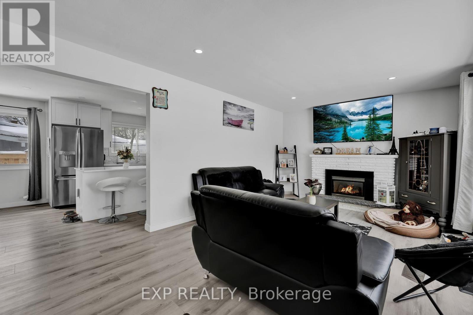 255 Edgewood Drive, Woodstock (Woodstock - North), Ontario  N4S 7P5 - Photo 6 - X12059932