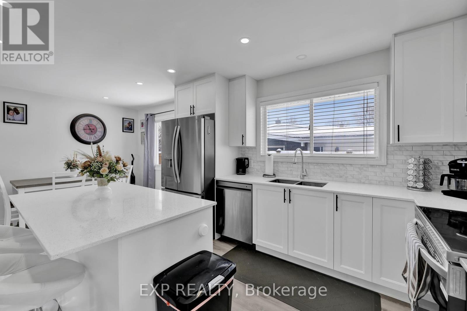 255 Edgewood Drive, Woodstock (Woodstock - North), Ontario  N4S 7P5 - Photo 9 - X12059932