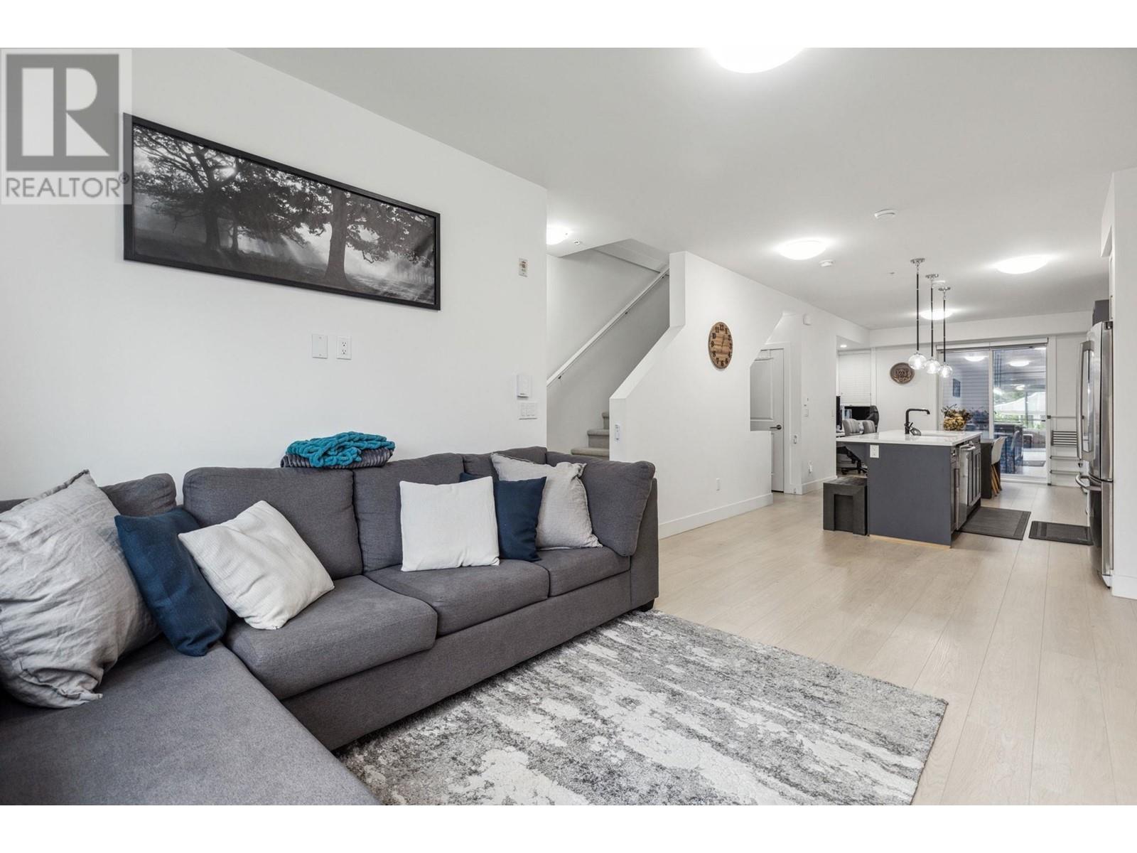 5831 Wales Street, Vancouver, British Columbia  V5R 0E6 - Photo 2 - R2985727