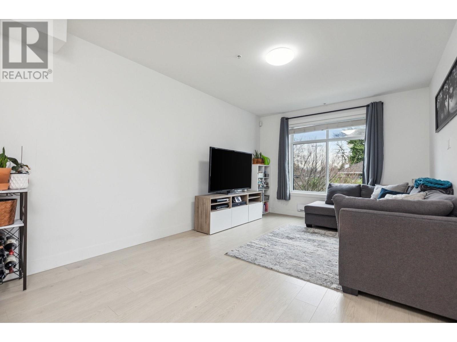 5831 Wales Street, Vancouver, British Columbia  V5R 0E6 - Photo 3 - R2985727
