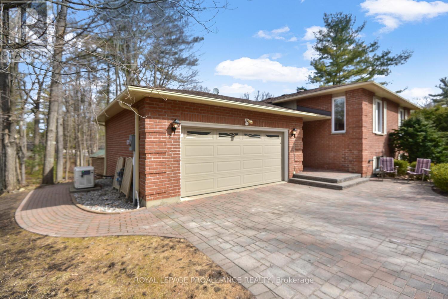 Property at 403 YOLE CRESCENT image 4