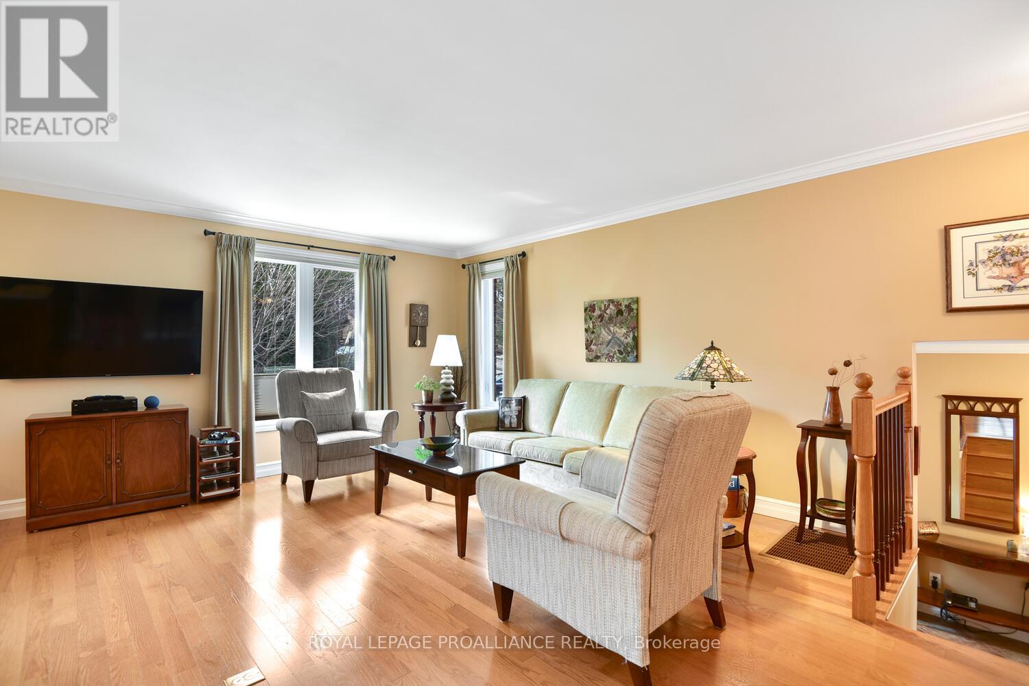 403 Yole Crescent, Elizabethtown-Kitley, Ontario  K6V 7C1 - Photo 8 - X12059962