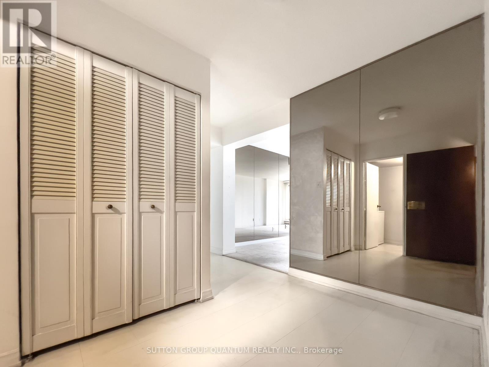 1617 - 55 Harbour Square, Toronto, Ontario  M5J 2L1 - Photo 2 - C12060025