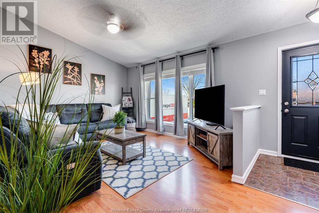 Property at 210 Emery DRIVE image 4