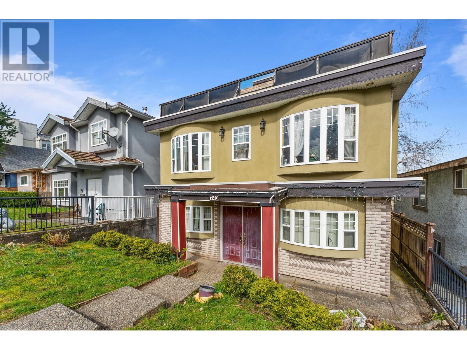 743 Durward Avenue, Vancouver, British Columbia  V5V 2Y9 - Photo 2 - R2983140