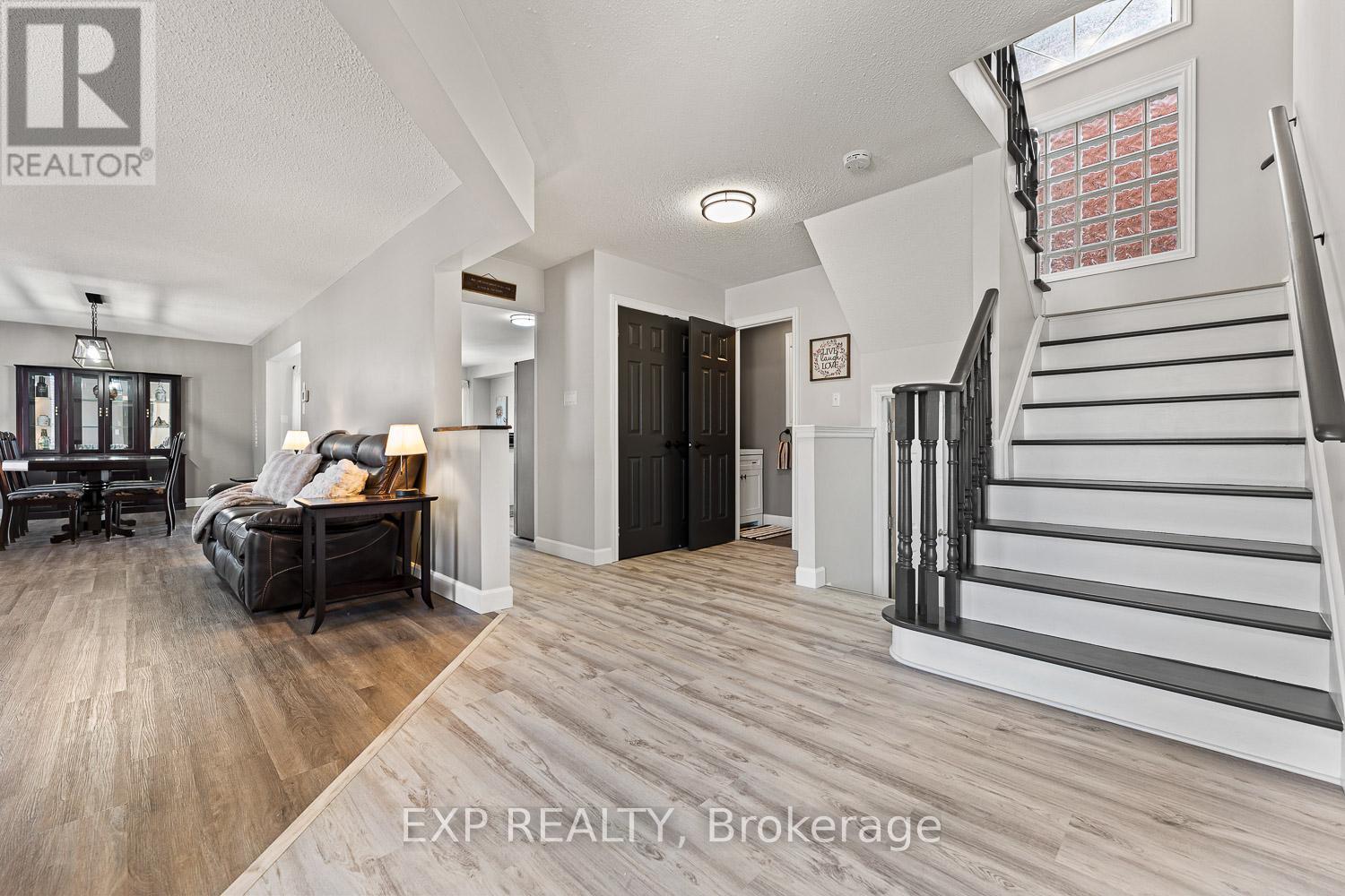 Property at 46 EMILY CARR CRESCENT image 4
