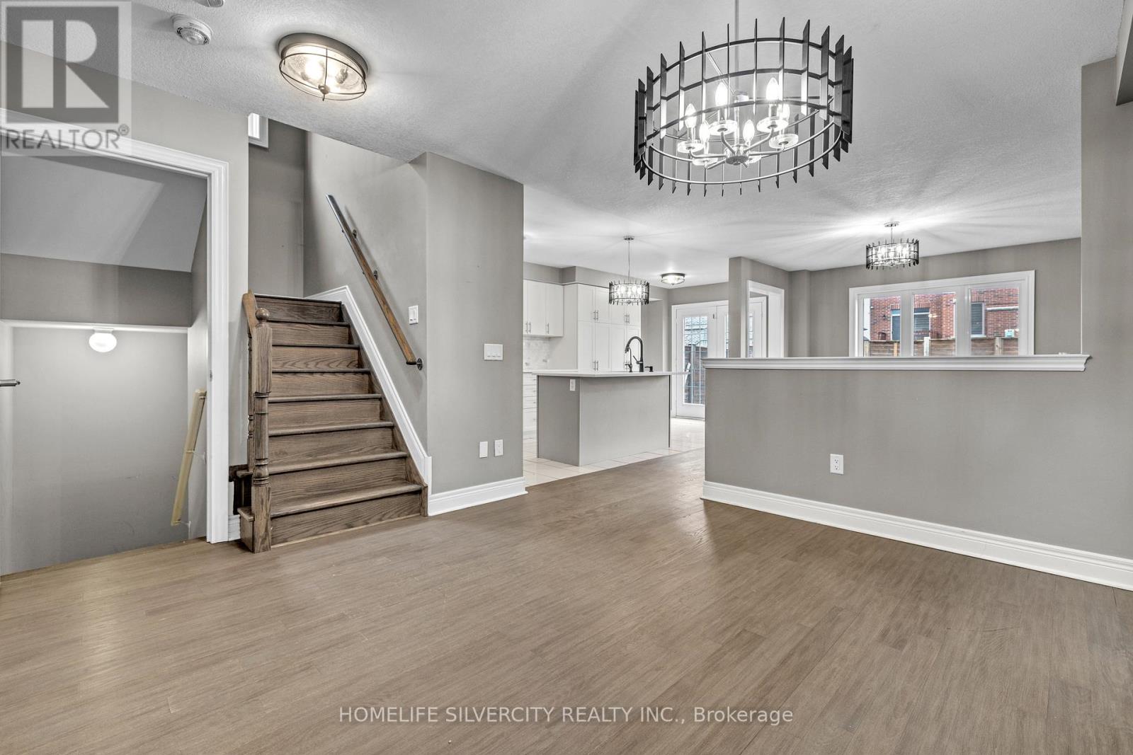 Property at 390 THOMPSON STREET image 3