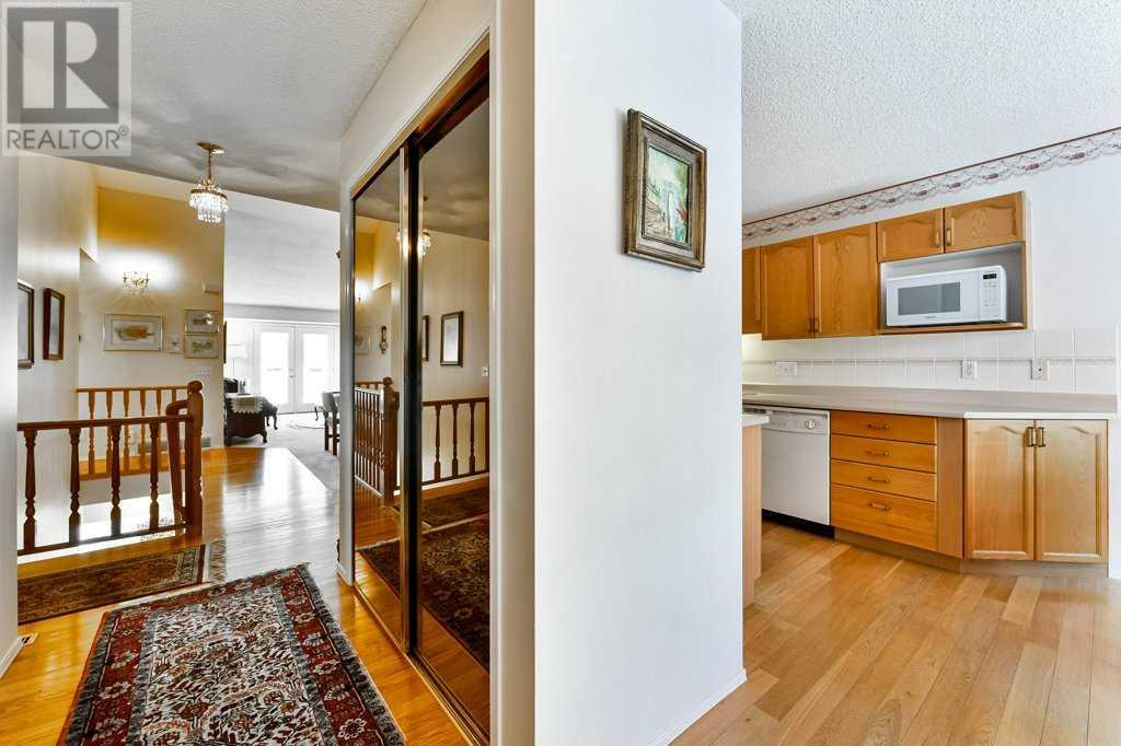 Property at 105 Sienna Park Green SW image 3