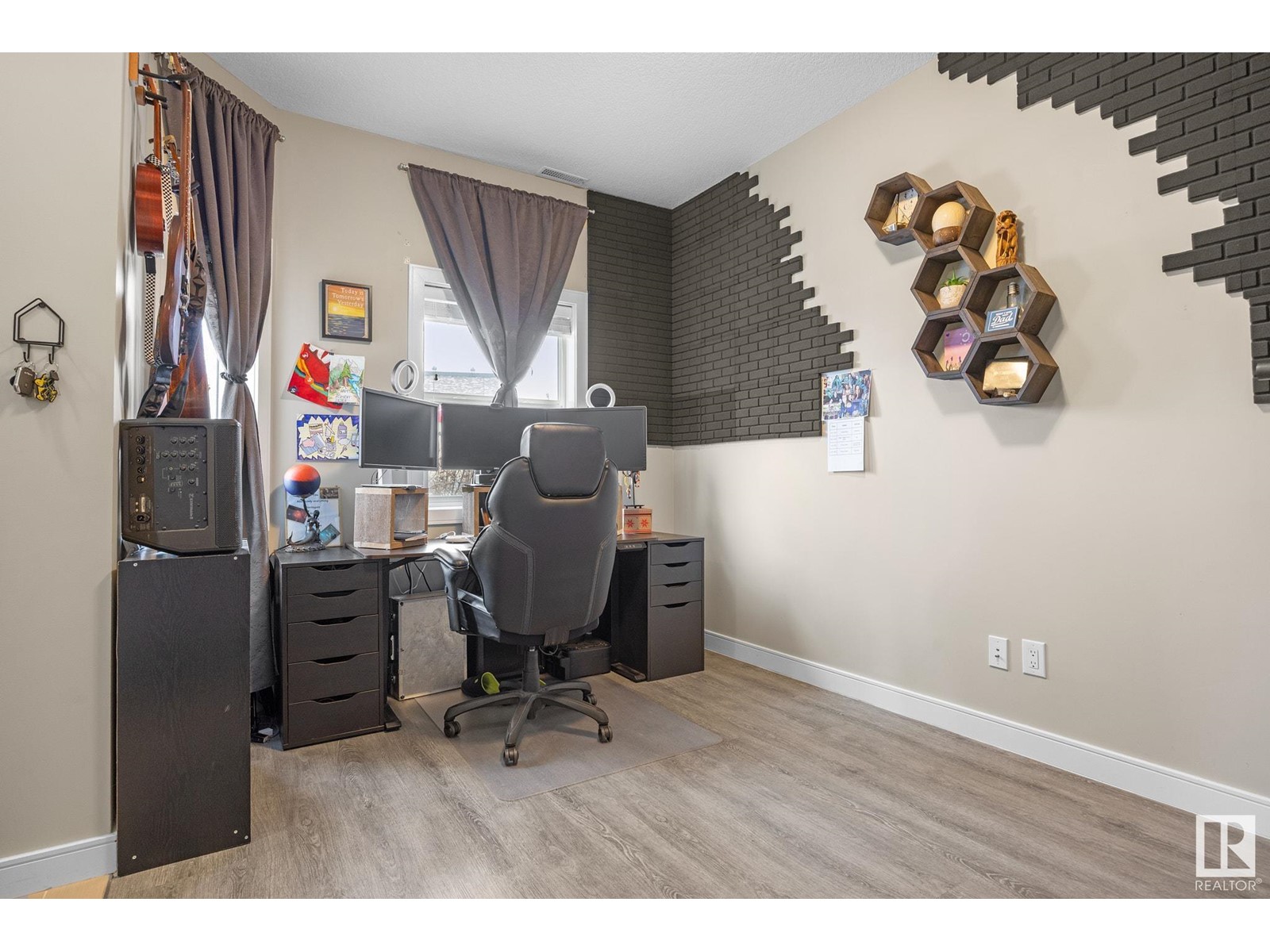 Property at #15 150 EVERITT DR image 4