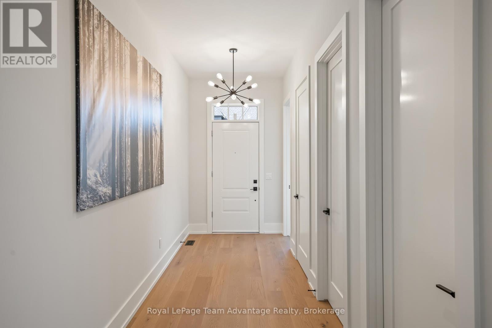 5 - 25 Sorensen Court, Niagara-On-The-Lake, Ontario  L0S 1T0 - Photo 2 - X12060036
