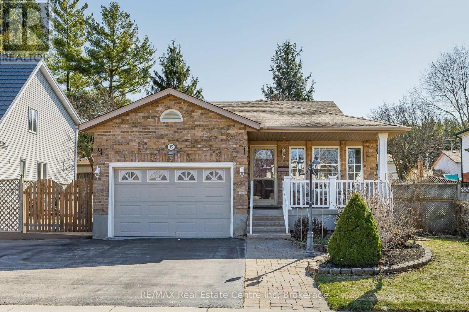 15 ABBEYWOOD CRESCENT, Guelph, Ontario
