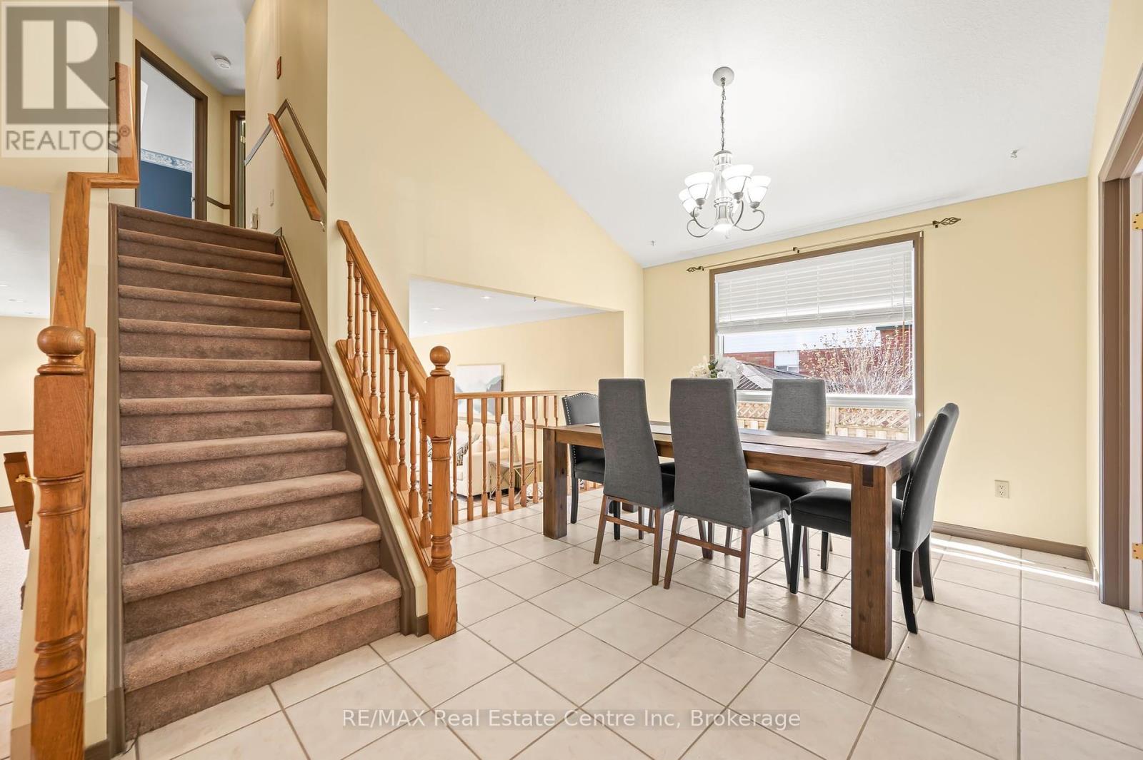 15 Abbeywood Crescent, Guelph, Ontario  N1K 1T9 - Photo 5 - X12060060