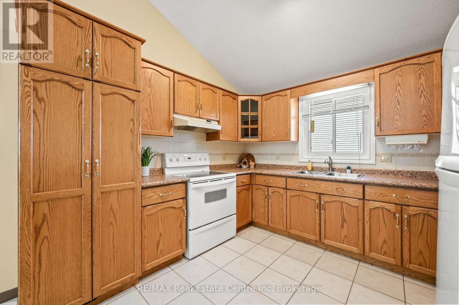 15 Abbeywood Crescent, Guelph, Ontario  N1K 1T9 - Photo 9 - X12060060