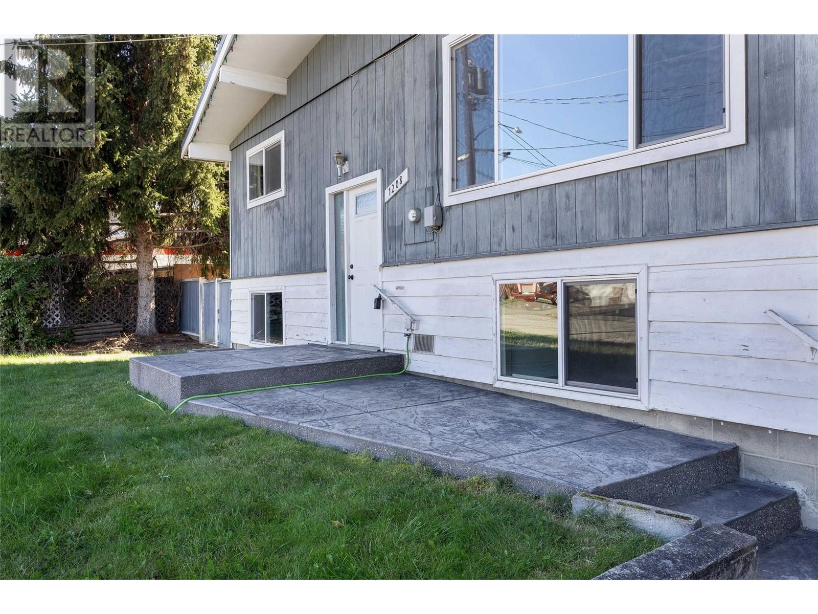 Property at 1208 38 Avenue image 2