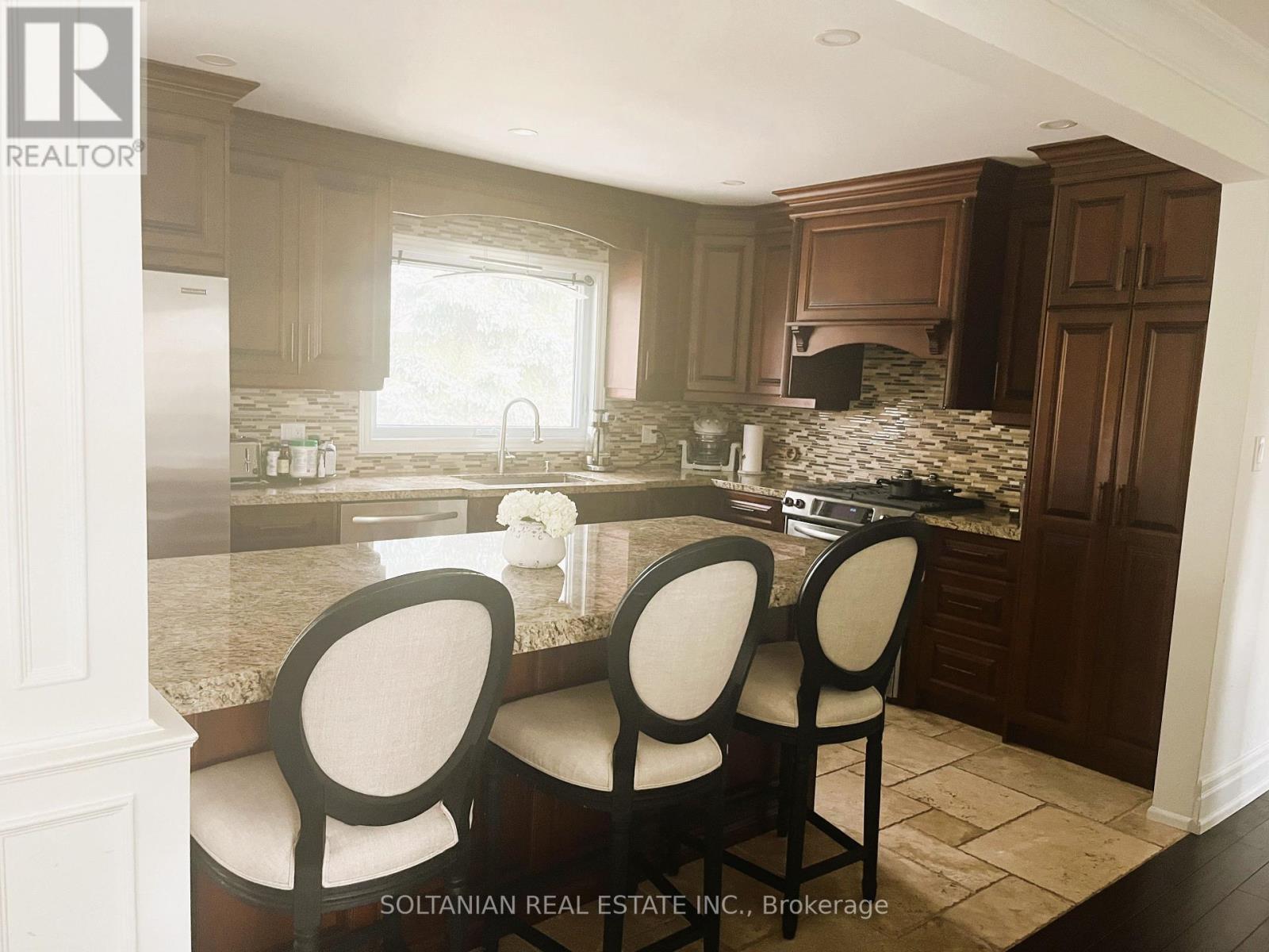Property at 10 IDLESWIFT DRIVE image 4