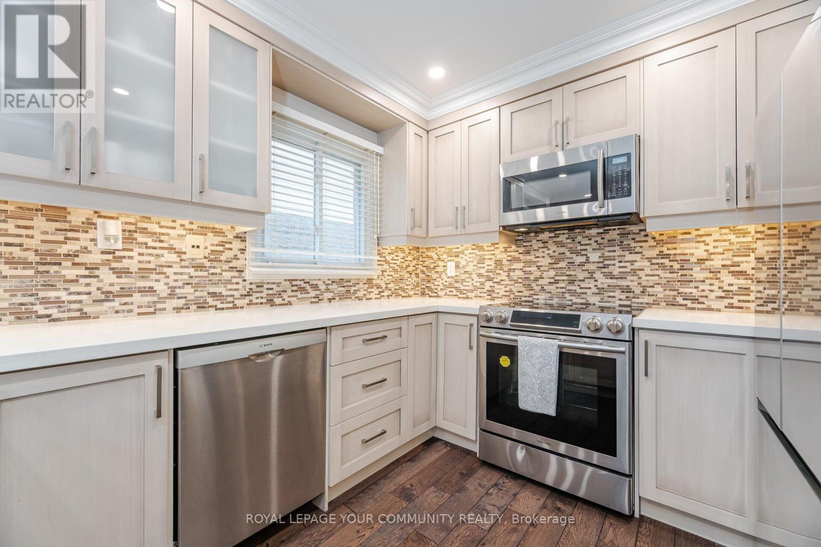 48 Bluesky Crescent, Richmond Hill (Observatory), Ontario  L4C 8H9 - Photo 11 - N12060132