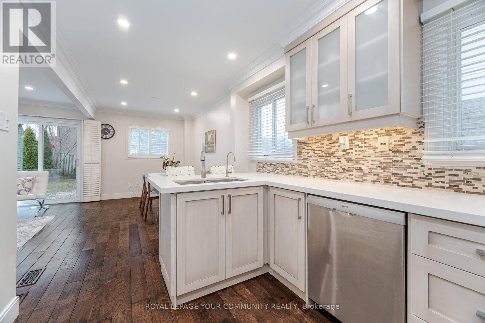 48 Bluesky Crescent, Richmond Hill (Observatory), Ontario  L4C 8H9 - Photo 12 - N12060132
