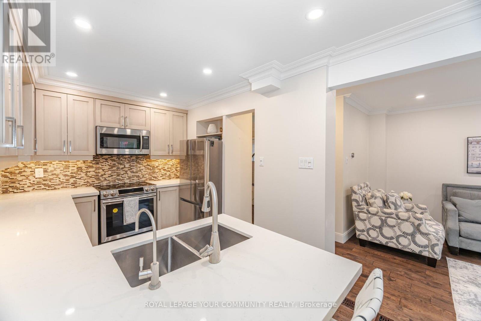 48 Bluesky Crescent, Richmond Hill (Observatory), Ontario  L4C 8H9 - Photo 14 - N12060132