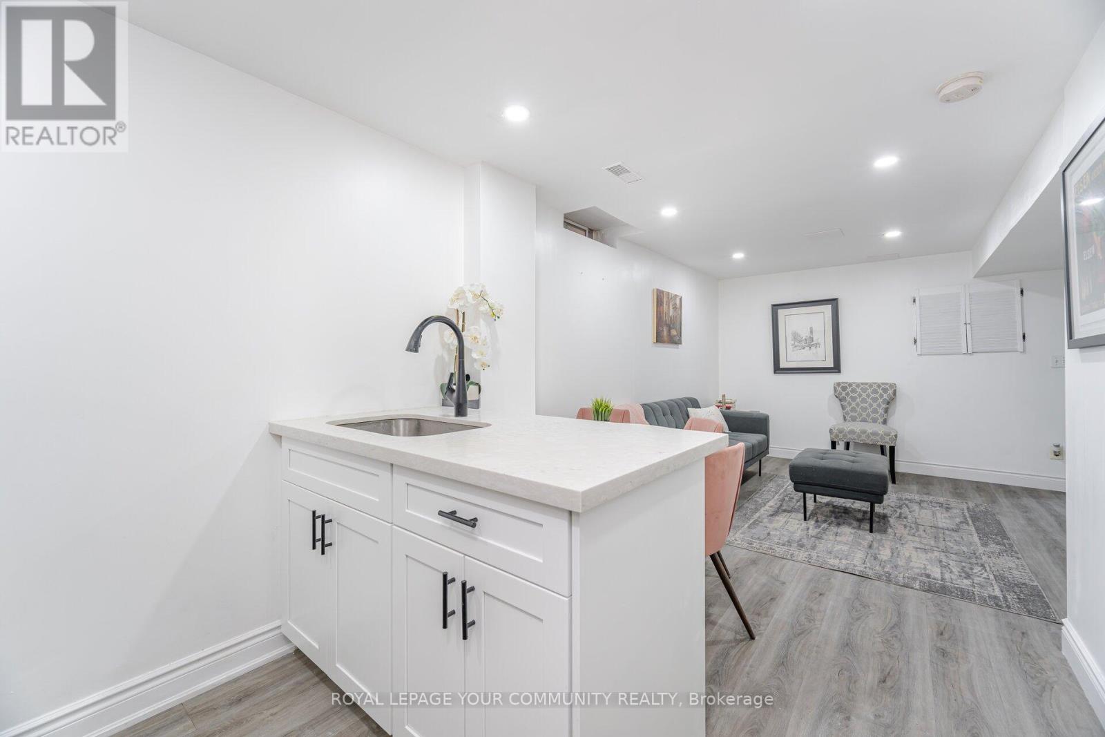 48 Bluesky Crescent, Richmond Hill (Observatory), Ontario  L4C 8H9 - Photo 32 - N12060132