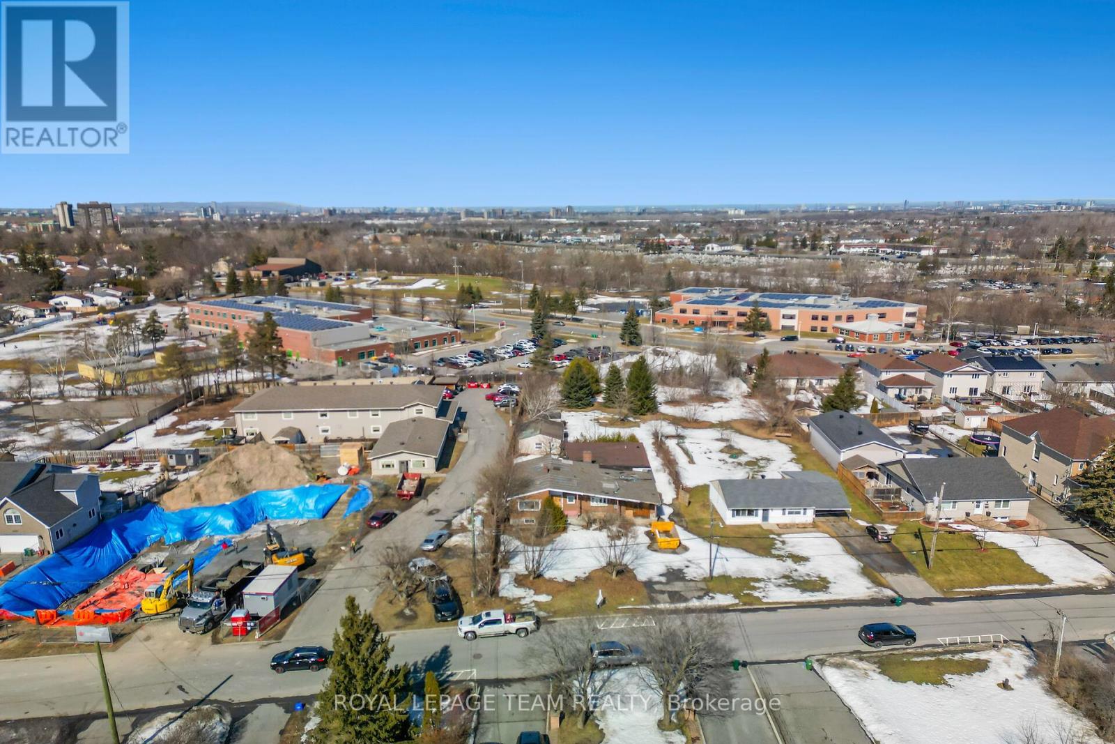 1539 Goth Avenue, Ottawa, Ontario  K1T 1E3 - Photo 8 - X12033284
