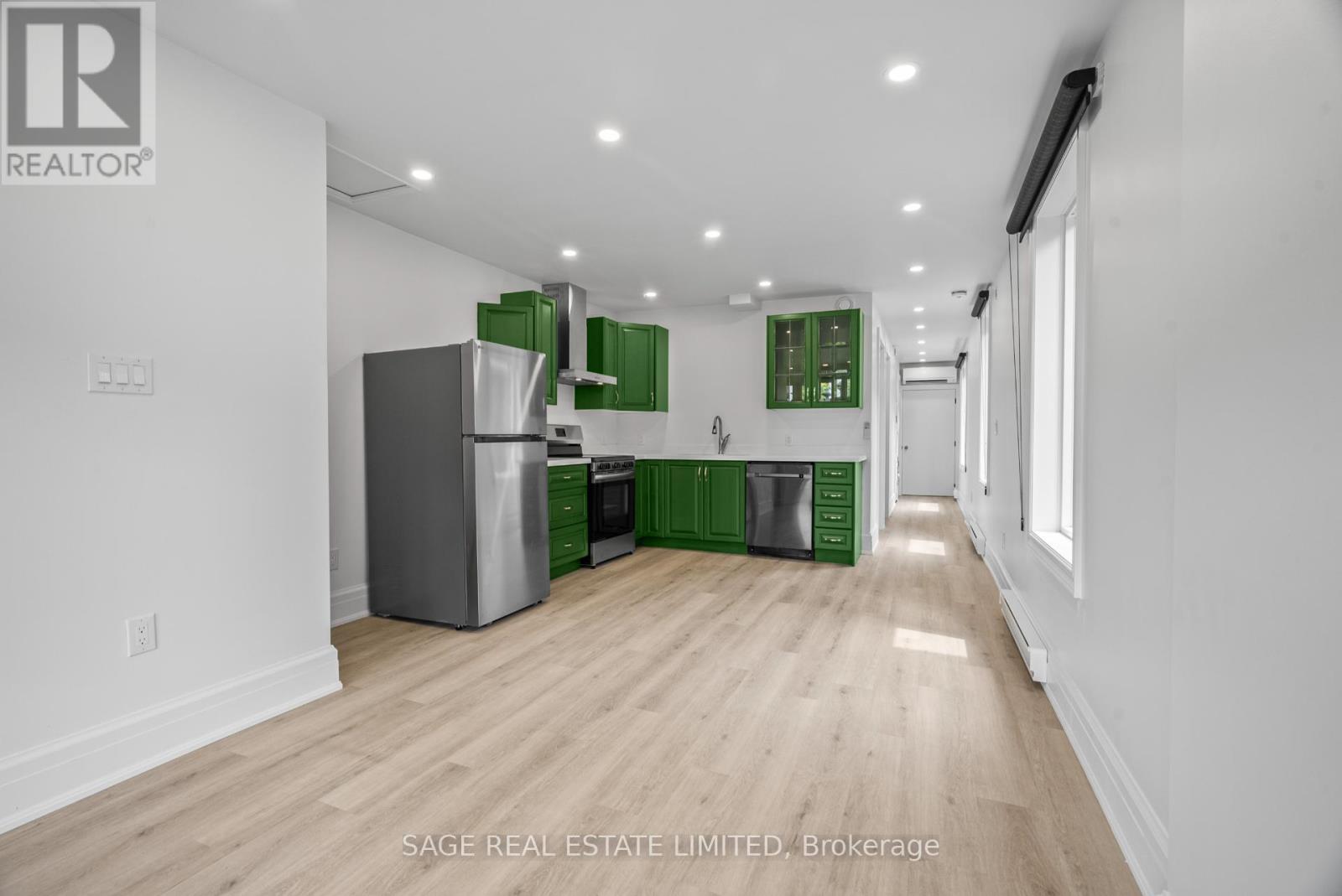 25 Chamberlain Avenue, Toronto, Ontario  M6E 4J7 - Photo 11 - W12060106